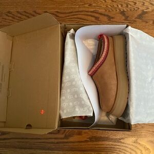 Women’s size 10 Ugg Tazz Chestnut